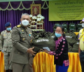 พลเรือเอก พงษ์เทพ หนูเทพ องคมนตรี เชิญสิ่งของพระราชทาน ... พารามิเตอร์รูปภาพ 4